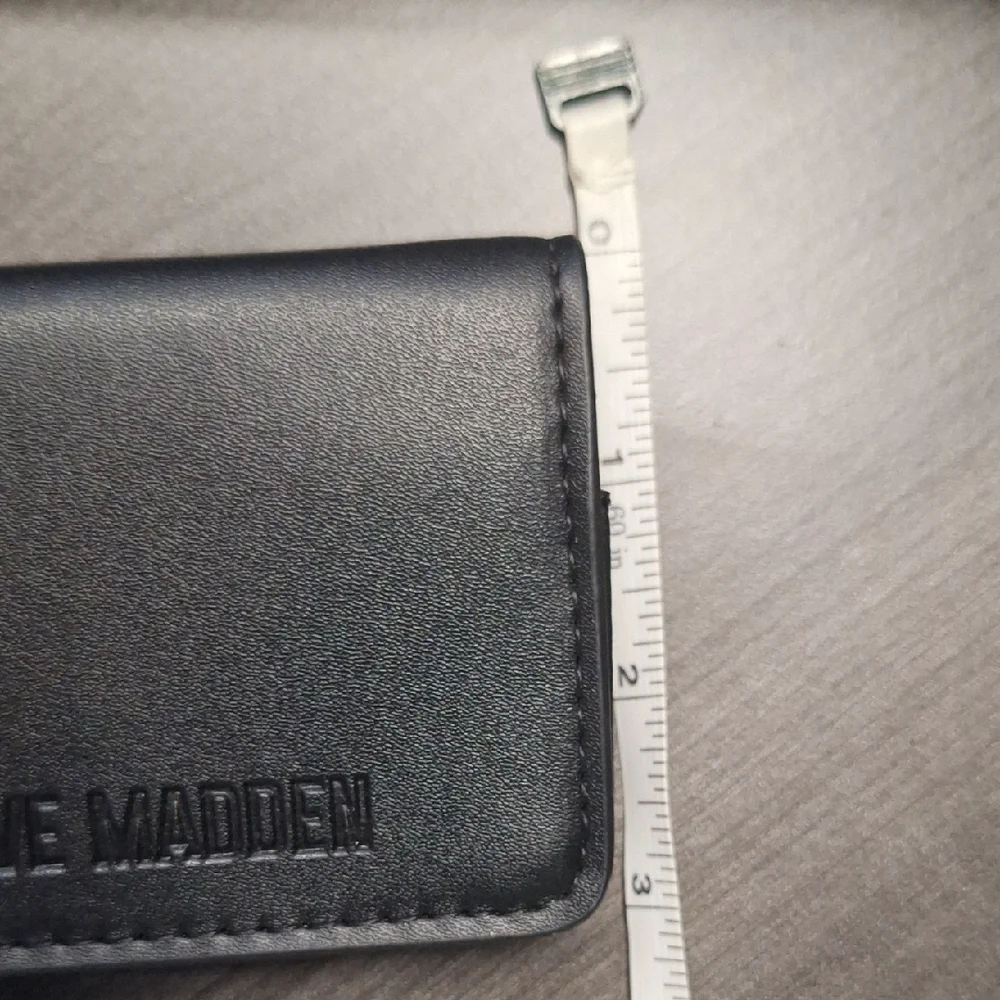 Steve Madden Black Card‎ Holder with Glittering Silver Heart Keychain